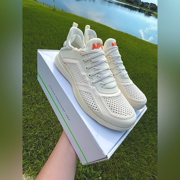 NWT APL Techloom Tracer Mens 7.5/Womans 9 in Pristine Orange